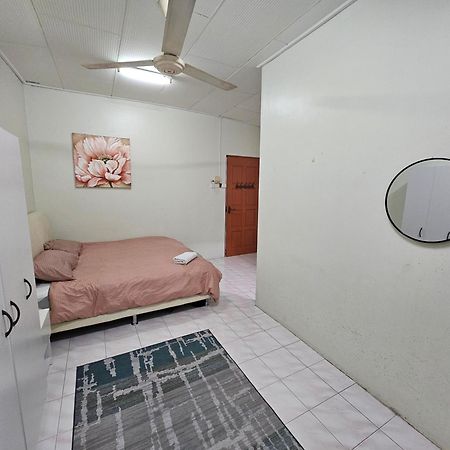 Ruhani Homestay 3 Kb - 4 Bedroom Fully Airconditioned With Wifi & Netflix Kota Bharu Kültér fotó