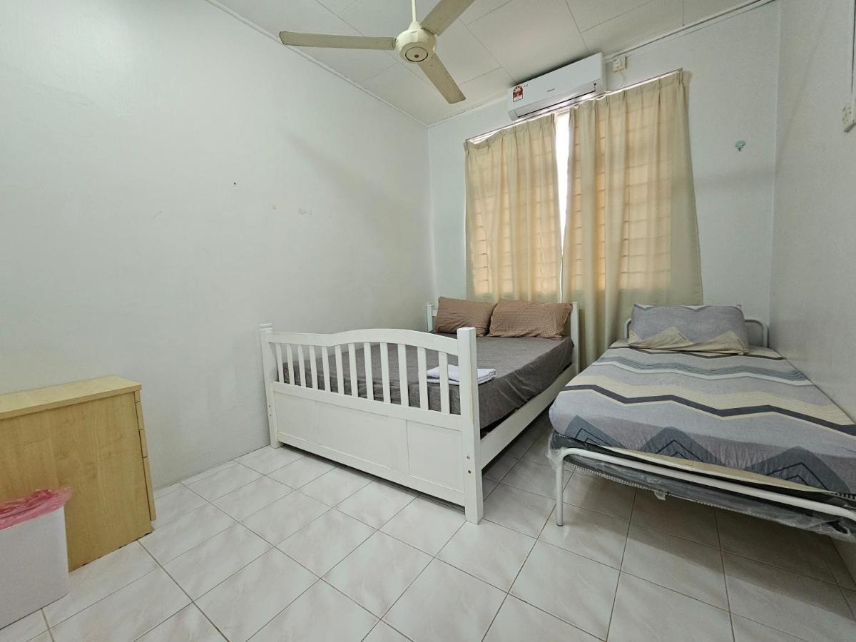 Ruhani Homestay 3 Kb - 4 Bedroom Fully Airconditioned With Wifi & Netflix Kota Bharu Kültér fotó