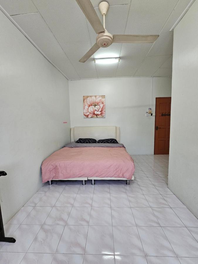 Ruhani Homestay 3 Kb - 4 Bedroom Fully Airconditioned With Wifi & Netflix Kota Bharu Kültér fotó