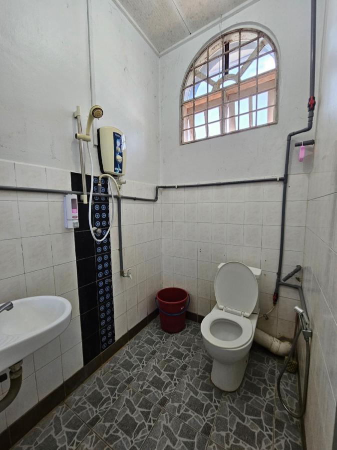 Ruhani Homestay 3 Kb - 4 Bedroom Fully Airconditioned With Wifi & Netflix Kota Bharu Kültér fotó