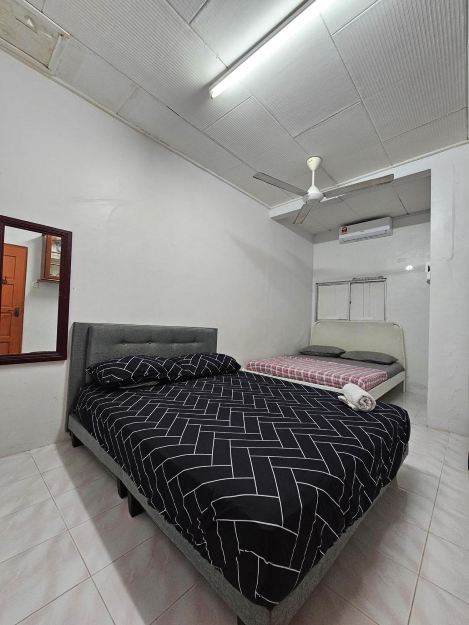 Ruhani Homestay 3 Kb - 4 Bedroom Fully Airconditioned With Wifi & Netflix Kota Bharu Kültér fotó