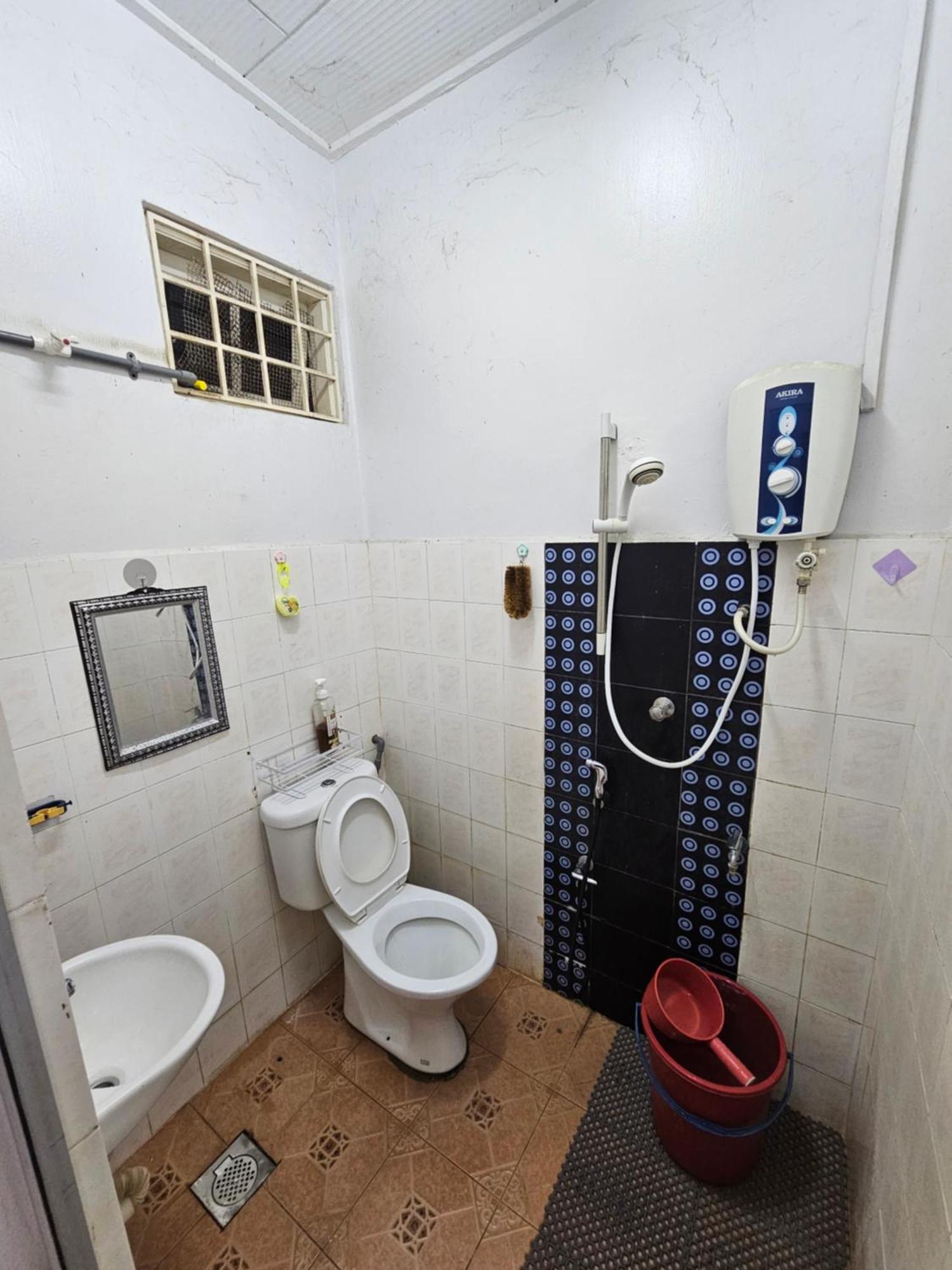 Ruhani Homestay 3 Kb - 4 Bedroom Fully Airconditioned With Wifi & Netflix Kota Bharu Kültér fotó